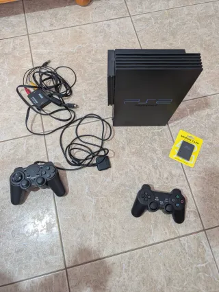 PlayStation 2 con disco duro y accesorios