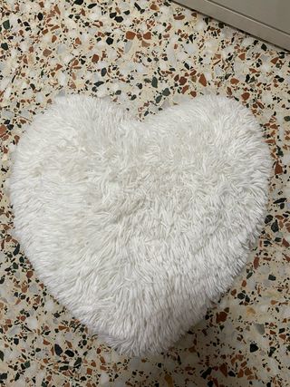 Cojín Corazón Peludo Blanco
