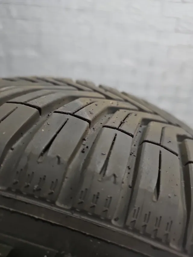 Neumático Michelin 245/45 R18
