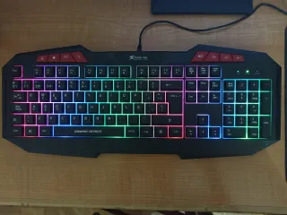 Teclado Xtrike RGB Me Negro y Rojo con mause inclu