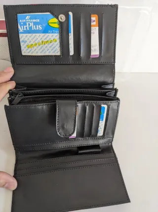 MONEDERO TEMANLI DE CEREZAS NEGRO Y ROJO