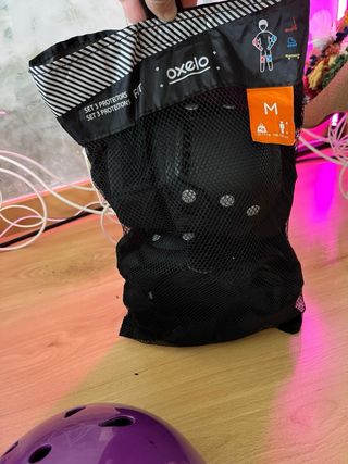 Patines con bolsa, protecciones y casco