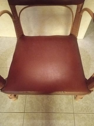 Sillón de mimbre y cuero, sin marca,
