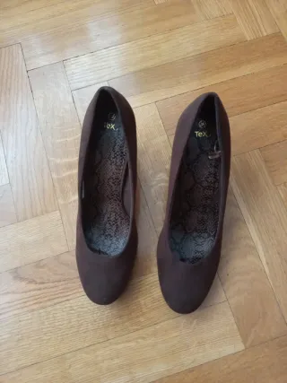 Zapatos de tacón marrones talla 39