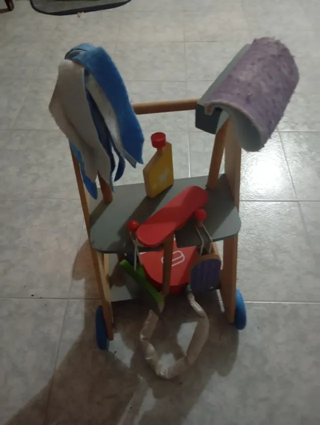 Carrito de limpieza de madera para niños