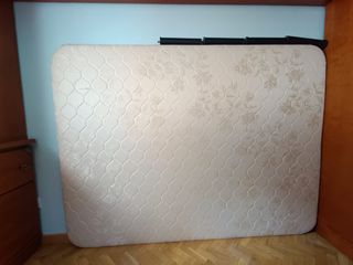 Somier de madera con patas