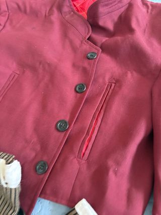 Traje corto completo marrón y rojo