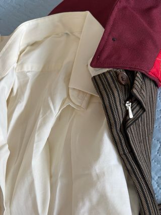 Traje corto completo marrón y rojo