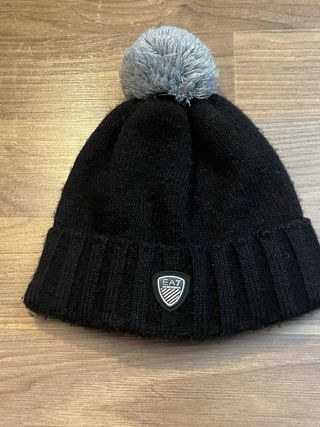 Gorro EA7 Emporio Armani Negro con pompón gris