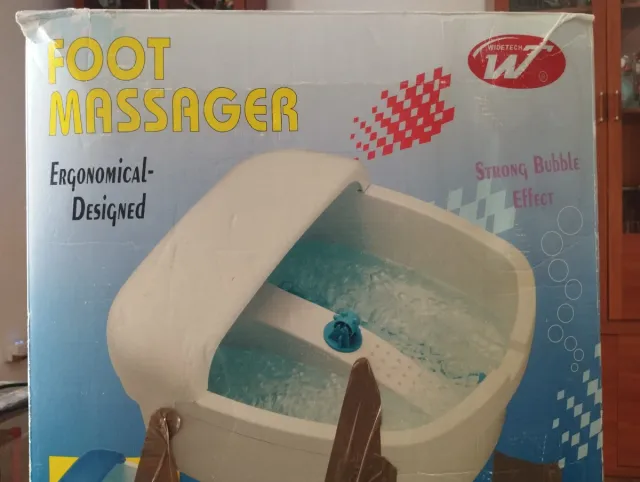 Masajeador de pies color blanco y azul