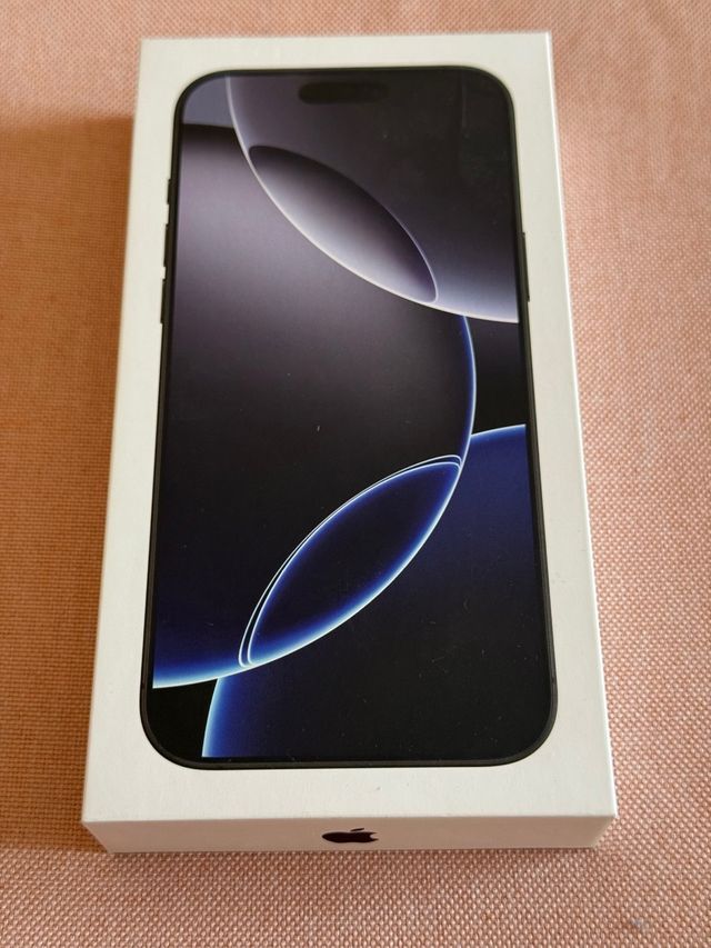 Custodia nera per iPhone 16 Pro Max