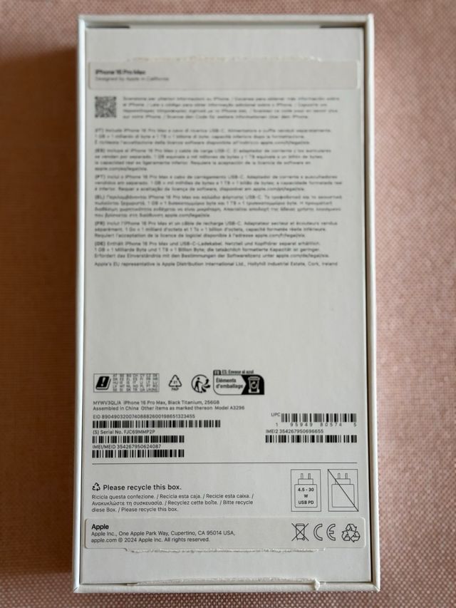 Custodia nera per iPhone 16 Pro Max