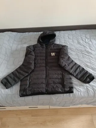 Chaqueta 11° Negra con Capucha Talla XL
