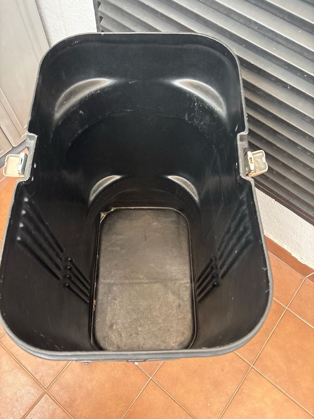 Arcón de transporte negro