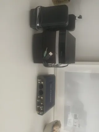 Tarjeta Sonido M-Audio, Altavoces y micro