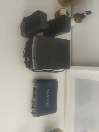 Tarjeta Sonido M-Audio, Altavoces y micro