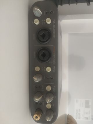 Tarjeta Sonido M-Audio, Altavoces y micro