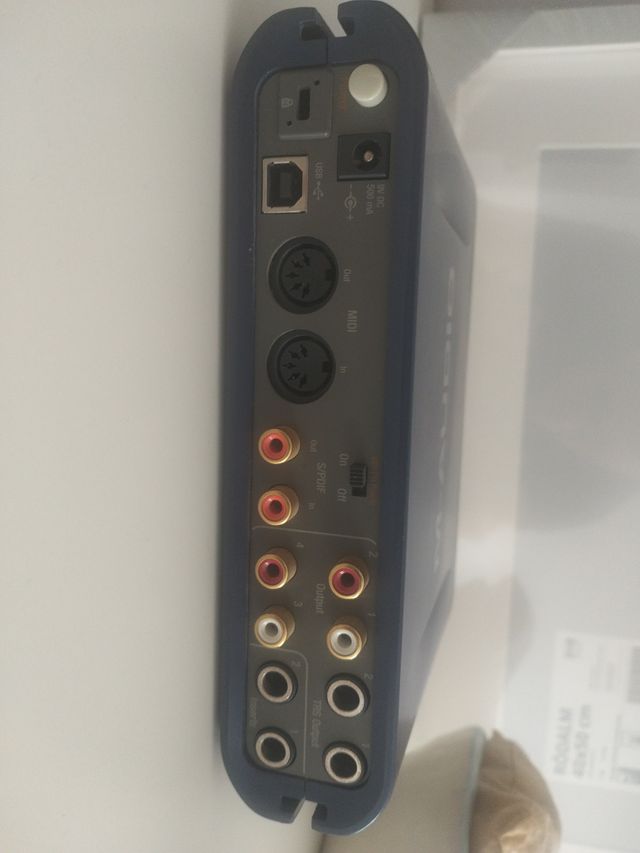 Tarjeta Sonido M-Audio, Altavoces y micro