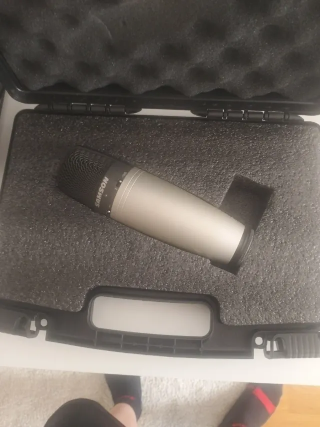 Tarjeta Sonido M-Audio, Altavoces y micro