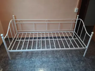 2 Camas Individuales Blancas Metálicas