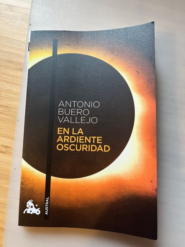 En la ardiente oscuridad (Spanish Edition)