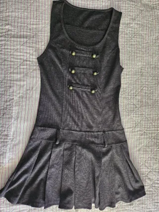 Vestido gris con botones