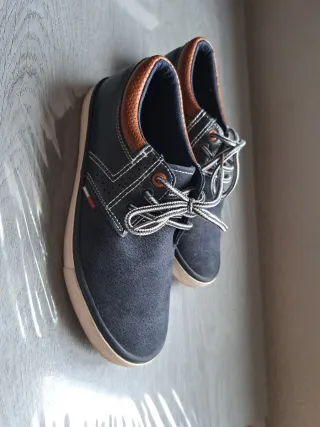 Zapatos niño azul y marrón