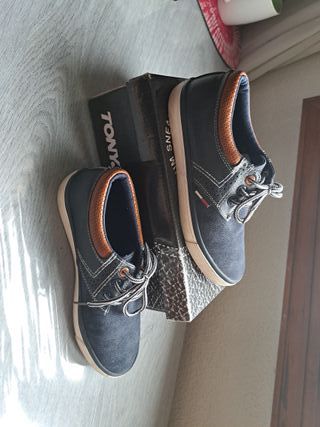 Zapatos niño azul y marrón
