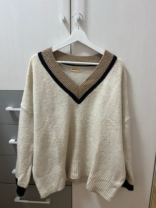 Jersey Stradivarius beige y negro talla M