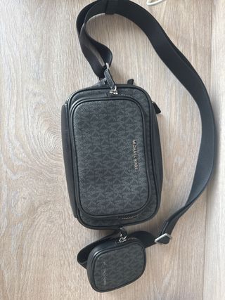 Bolso bandolera Michael Kors gris y negro