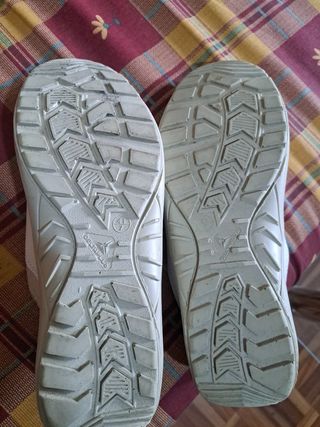 Zapatos de seguridad Delta Plus blancos y beige