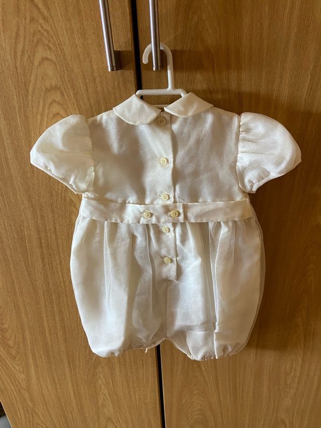 Pelele de bebé color crudo