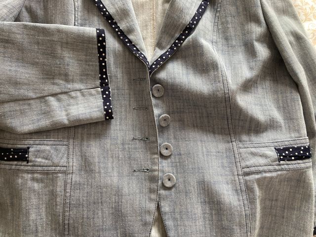 Conjunto de 3 piezas: Chaqueta, falda, camiseta