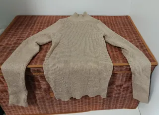 Jersey de punto beige cuello alto