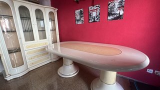 Conjunto de Vitrina  y mesa de madera y cristal
