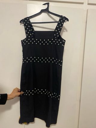 Vestido negro con chaqueta y topos