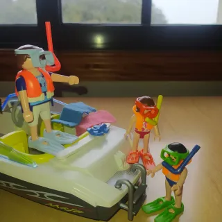 Lancha familiar Playmobil con figuras y accesorios