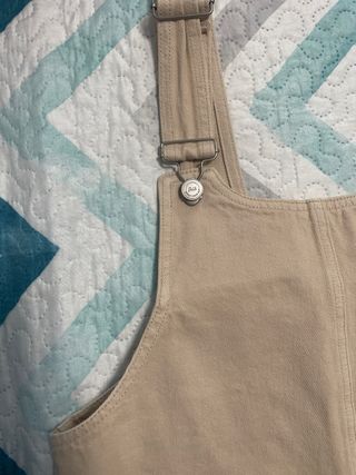 Peto corto beige con bolsillos Talla M