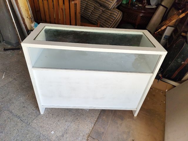 Vitrina expositora con cristal