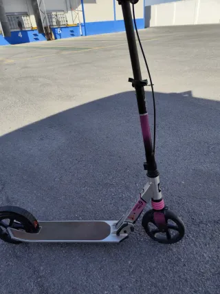 Patinete infantil plateado y rosa