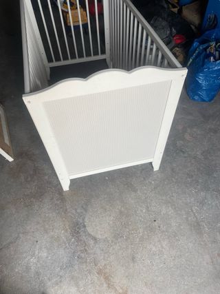 Cuna de bebé blanca