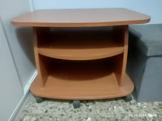 Mesita auxiliar con ruedas