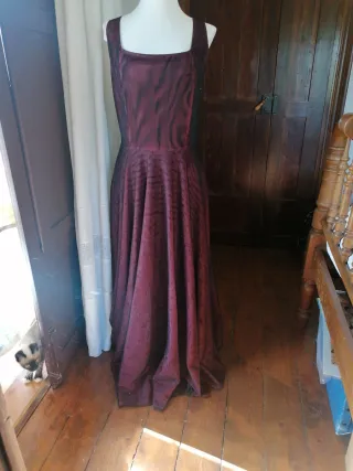 Vestido fiesta mujer talla 44 burdeos. 