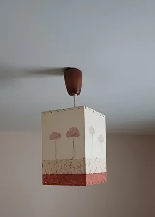 Lámpara de techo de papel y madera