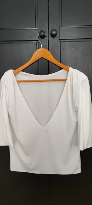 Blusa blanca elegante llevada una vez
