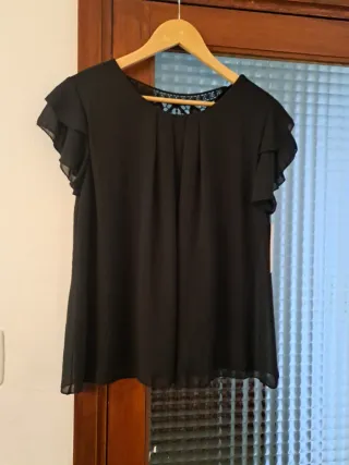 Blusa negra talla XL con volantes sin estrenar