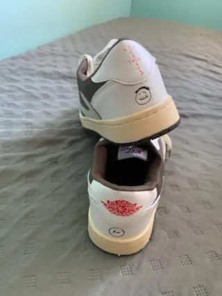 Nike Travis Scott Marrón y Blanco