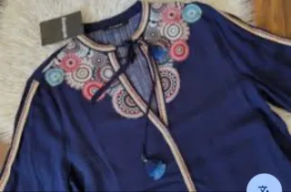Camisa Desigual azul con bordados