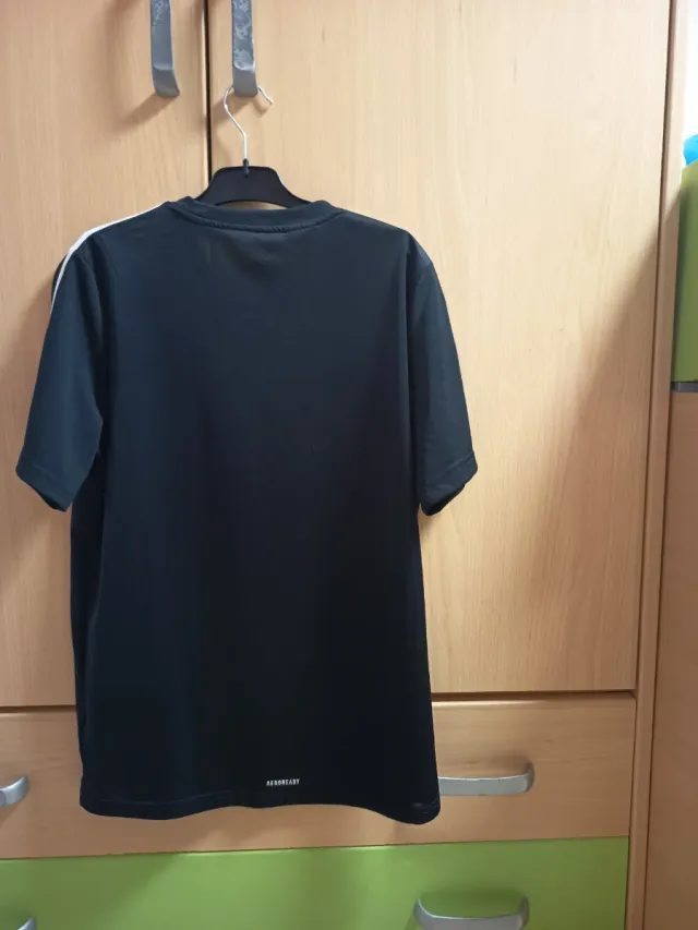 Camiseta deportiva Adidas negra