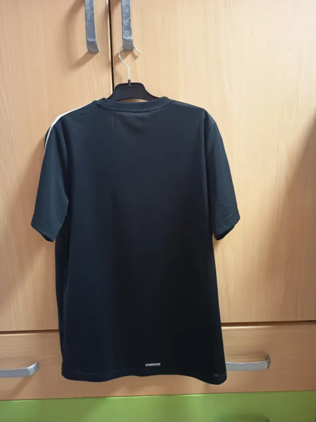 Camiseta deportiva Adidas negra